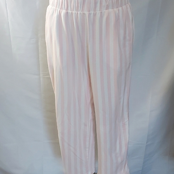 Liz Claiborne pajama set small flaw - Picture 10 of 12